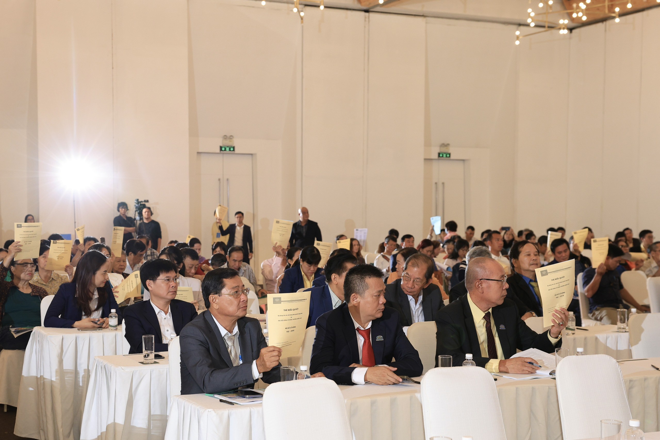 Địa ốc Hoàng Quân: Tổ chức thành công Đại hội đồng cổ đông thường niên năm 2024 4 7 1717227587